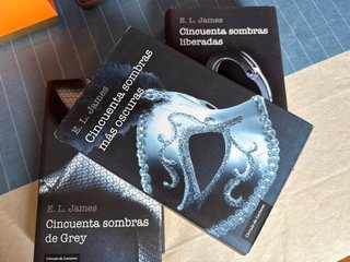 Cincuenta sombras más oscuras