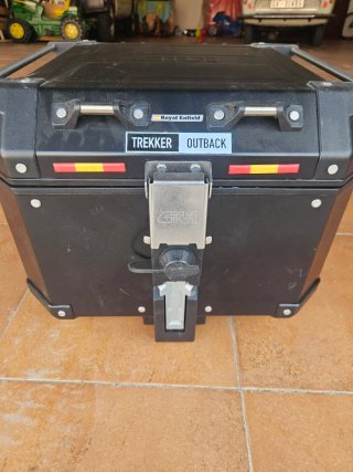 Baúl Givi Trekker Outback Negro