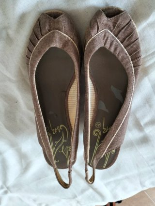 Sandalias de cuña marrones talla 37