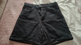 Pantalón corto vaquero negro