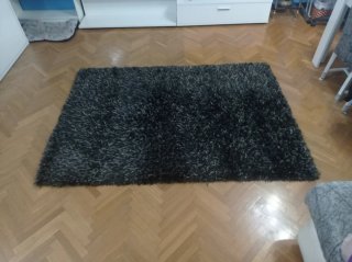 Alfombra de pelo largo negra y gris