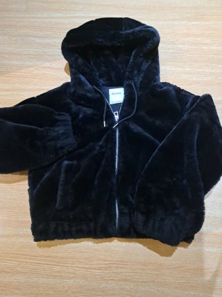 Cazadora de pelo Bershka negra