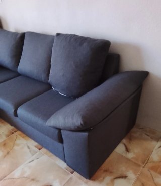 Sofá de tela gris