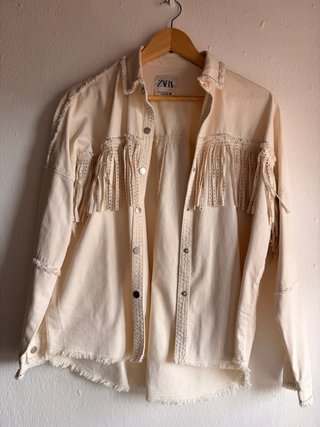 Sobrecamisa Zara con flecos