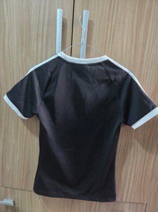 Maglia adidas nera e bianca