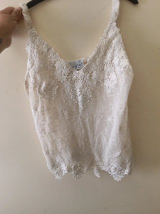 Camiseta de tirantes de encaje blanca