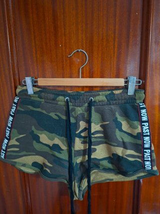 Short Camuflaje con Franjas Laterales