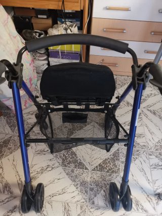 Andador para mayores con asiento