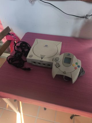 Consola Sega Dreamcast con mando y gdemu