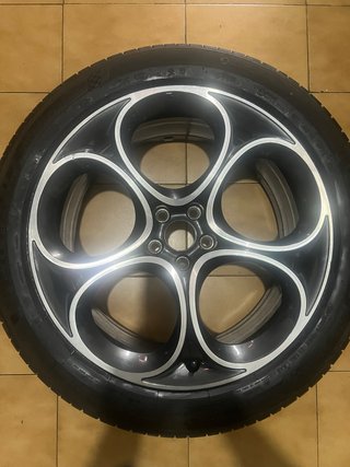 1 rueda de repuesto alfa romeo 255/45 R20 105W