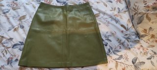Minifalda de cuero sintético verde