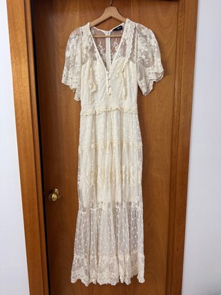 Vestido largo de encaje blanco roto