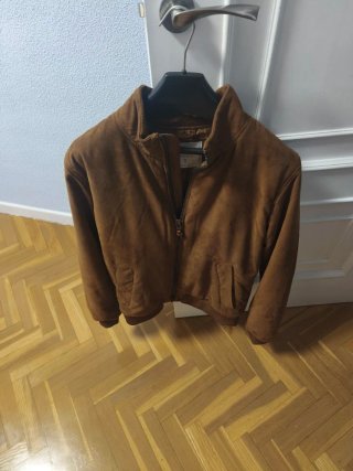 Chaqueta de antelina marrón