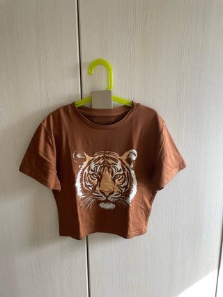 Camiseta Marrón con Estampado de Tigre