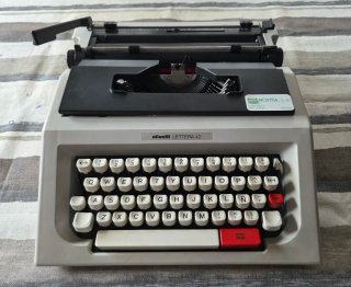 Máquina de escribir Olivetti Lettera 42