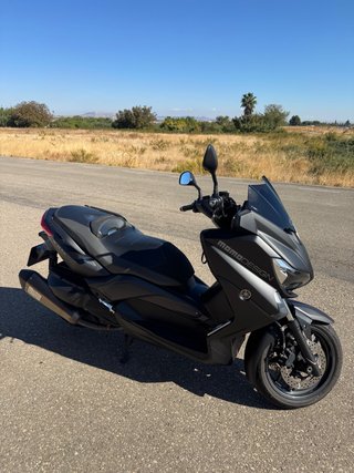 Yamaha X-Max 400 Momodesign