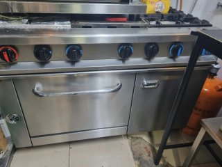 Cocina Industrial de 6 Fuegos con Horno