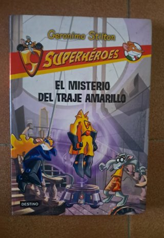 El misterio del traje amarillo