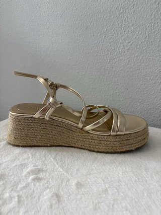 Sandalias de Plataforma Doradas