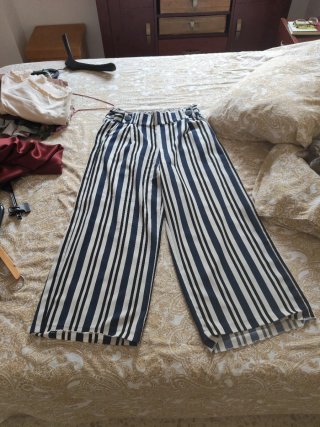 Pantalón a rayas tobillero