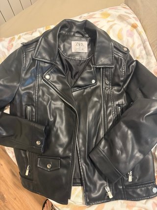 Chaqueta tipo biker Zara negra. Nueva a estrenar