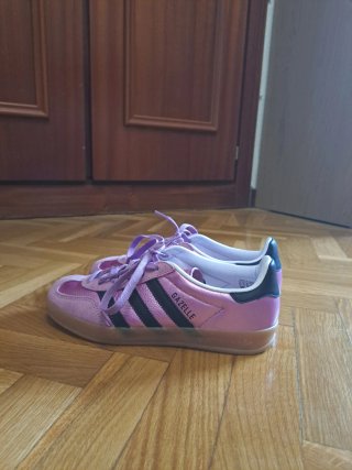 Zapatillas Adidas Gazelle Moradas talla 36 1/3