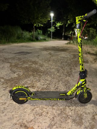 Patinete Xiaomi con Vinilos Red Bull
