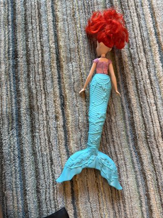 Muñeca Ariel Sirenita Hasbro cola transformable