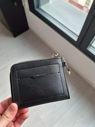 Cartera Negra Compacta