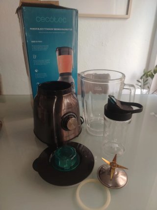Batidora Cecotec Power Black Titanium para piezas.