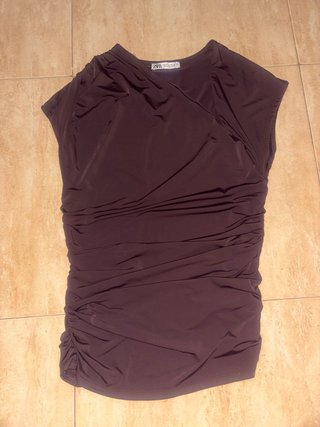 Camiseta Asimétrica Zara