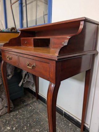Escritorio de Madera Estilo Clásico