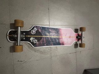 Longboard con diseño estampado