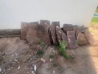 Piedras rojizas para suelo exterior