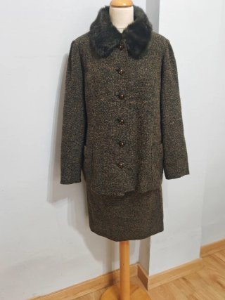 Traje de Falda y Chaqueta con Cuello de Pelo