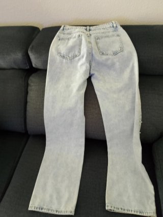 Pantalón vaquero con perlas