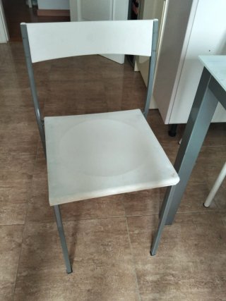 4 Sillas de cocina blanca