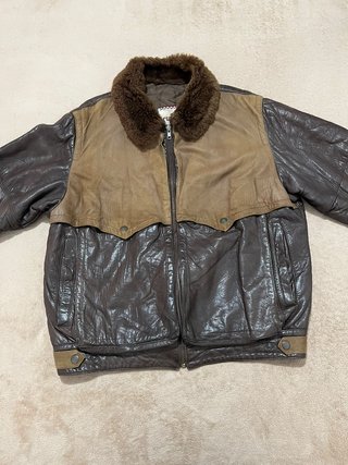 Chaqueta bomber de cuero