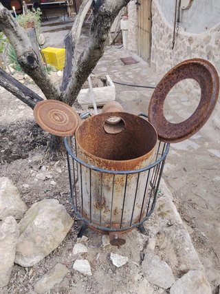 Estufa de leña metálica