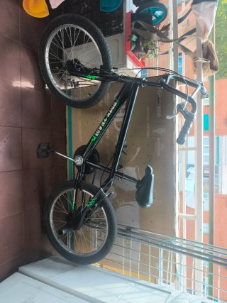 Bicicleta BMX Negra