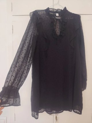 Vestido negro de plumeti NUEVO