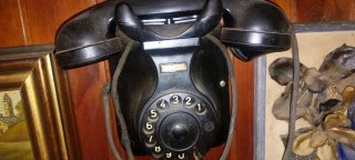 Telefono d'epoca a muro