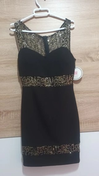 Vestido de fiesta negro y dorado