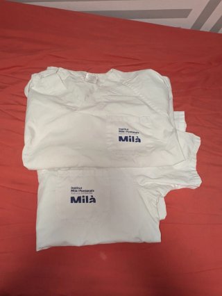 2 Casacas de prácticas TCAE - Institut Milà