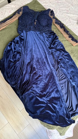 Vestido de fiesta azul de terciopelo