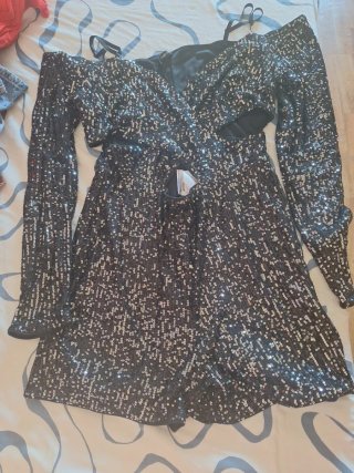 Vestido corto de lentejuelas negro