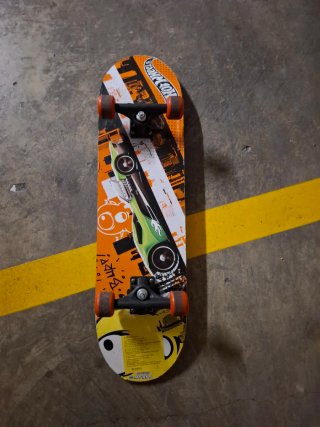 Monopatín Hot Wheels