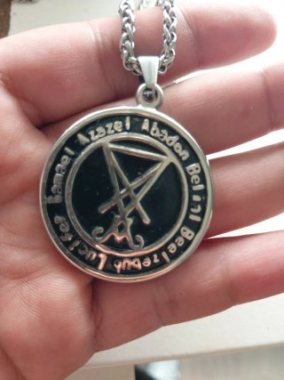 Colgante y cadena de Lucifer