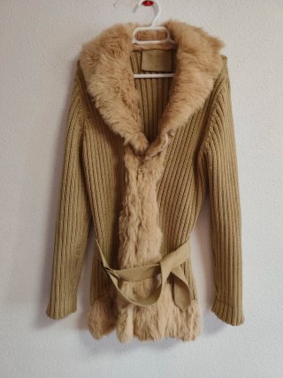 Chaqueta de punto de chica talla S de Cortefiel.