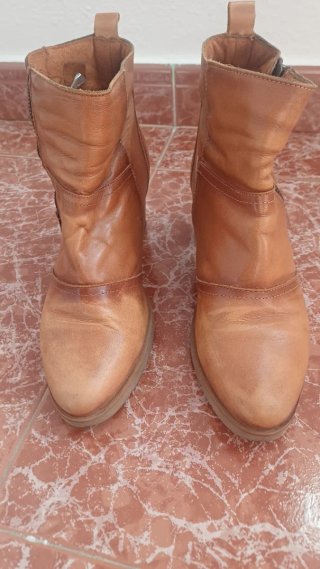 Botines de piel marrones